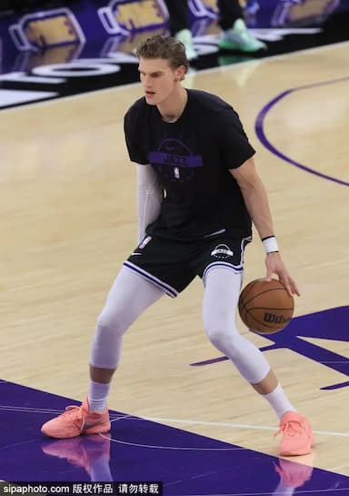 湖人新闻：JJ·雷迪克在赛季期间“不会依赖”一个首发阵容_詹姆斯_组合_八村